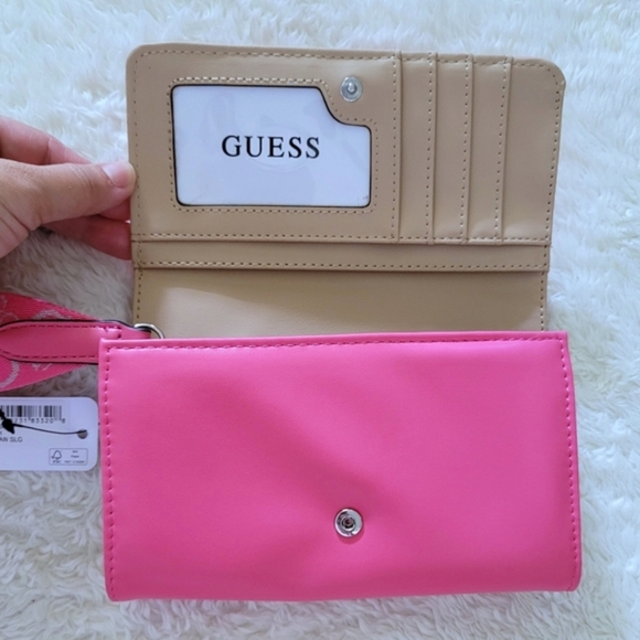 Guess❓️ "Finnian" Wristlet - NWT - Picture 12 of 16
